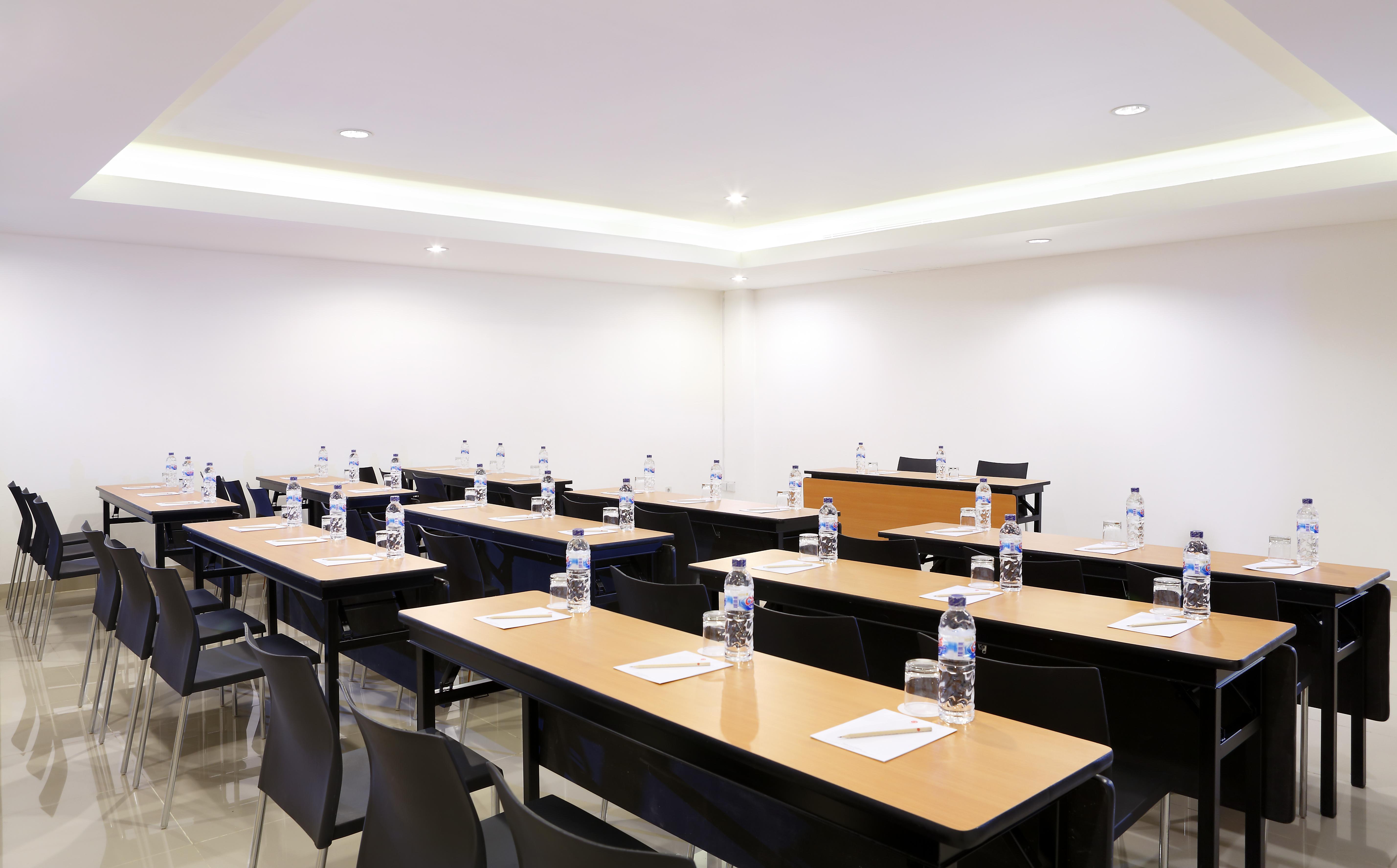 Amaris Hotel Ponorogo Экстерьер фото