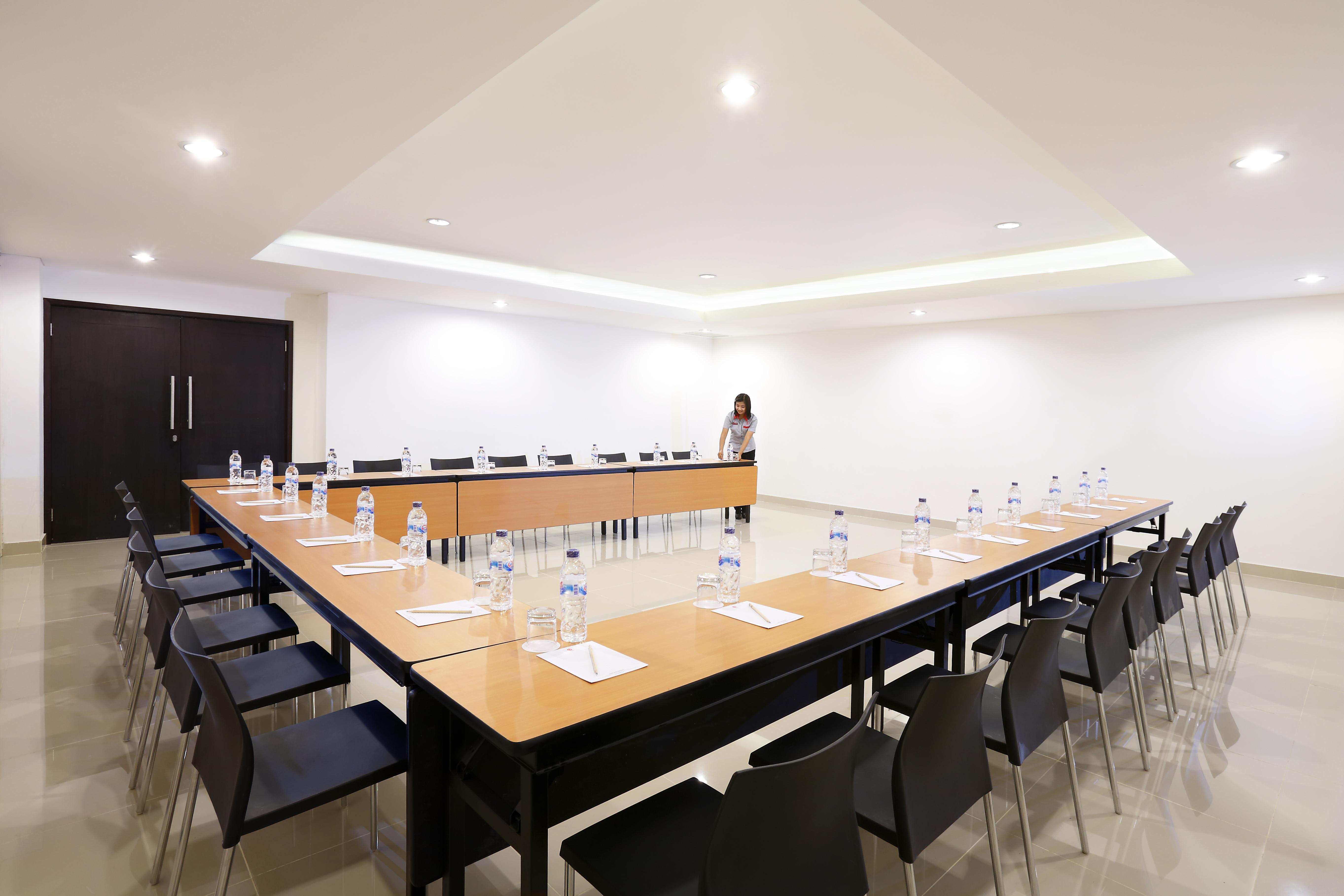 Amaris Hotel Ponorogo Экстерьер фото